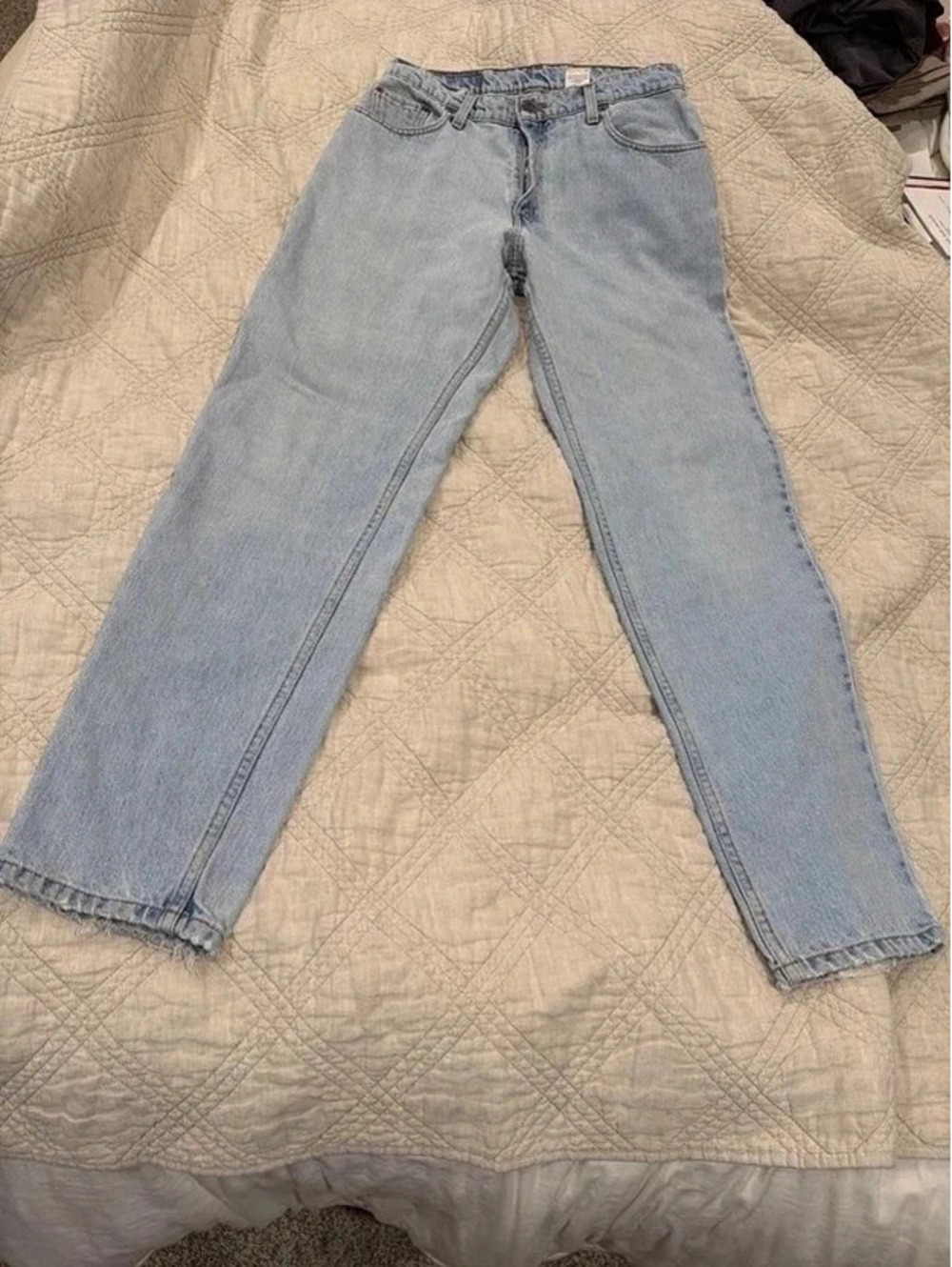 Levi’s 550 Women’s Juniors 11 Long Relaxed Fit Tapered Leg Light Wash Jeans